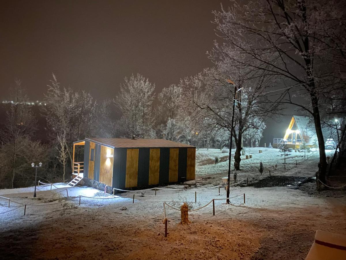 Casutele Din Poienita Villa Comarnic Bagian luar foto