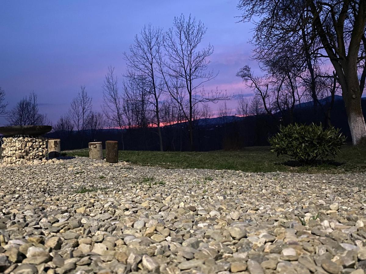 Casutele Din Poienita Villa Comarnic Bagian luar foto