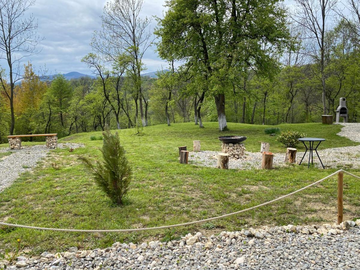 Casutele Din Poienita Villa Comarnic Bagian luar foto