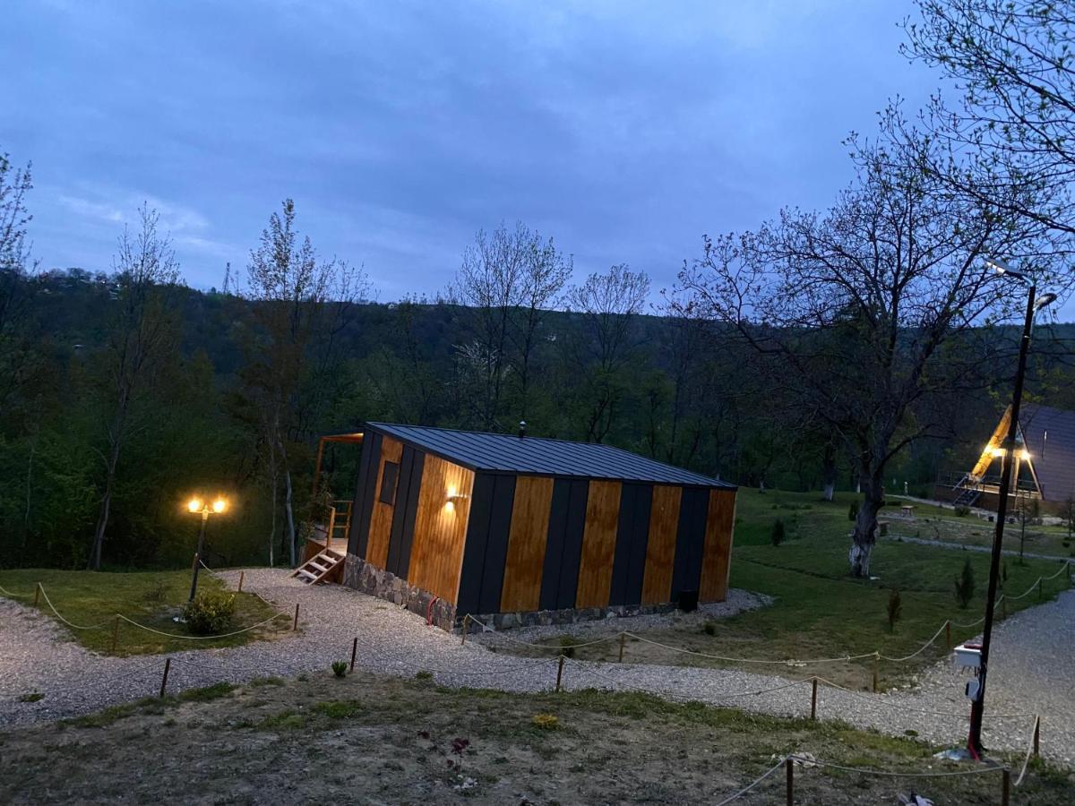 Casutele Din Poienita Villa Comarnic Bagian luar foto