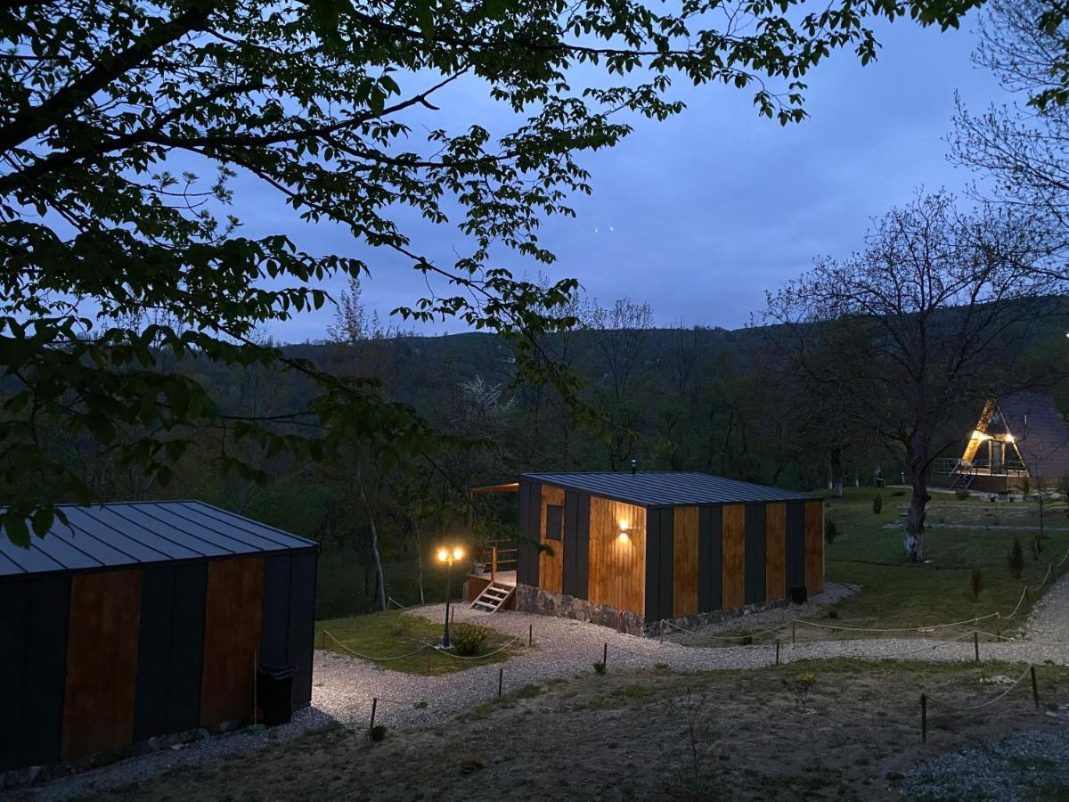 Casutele Din Poienita Villa Comarnic Bagian luar foto