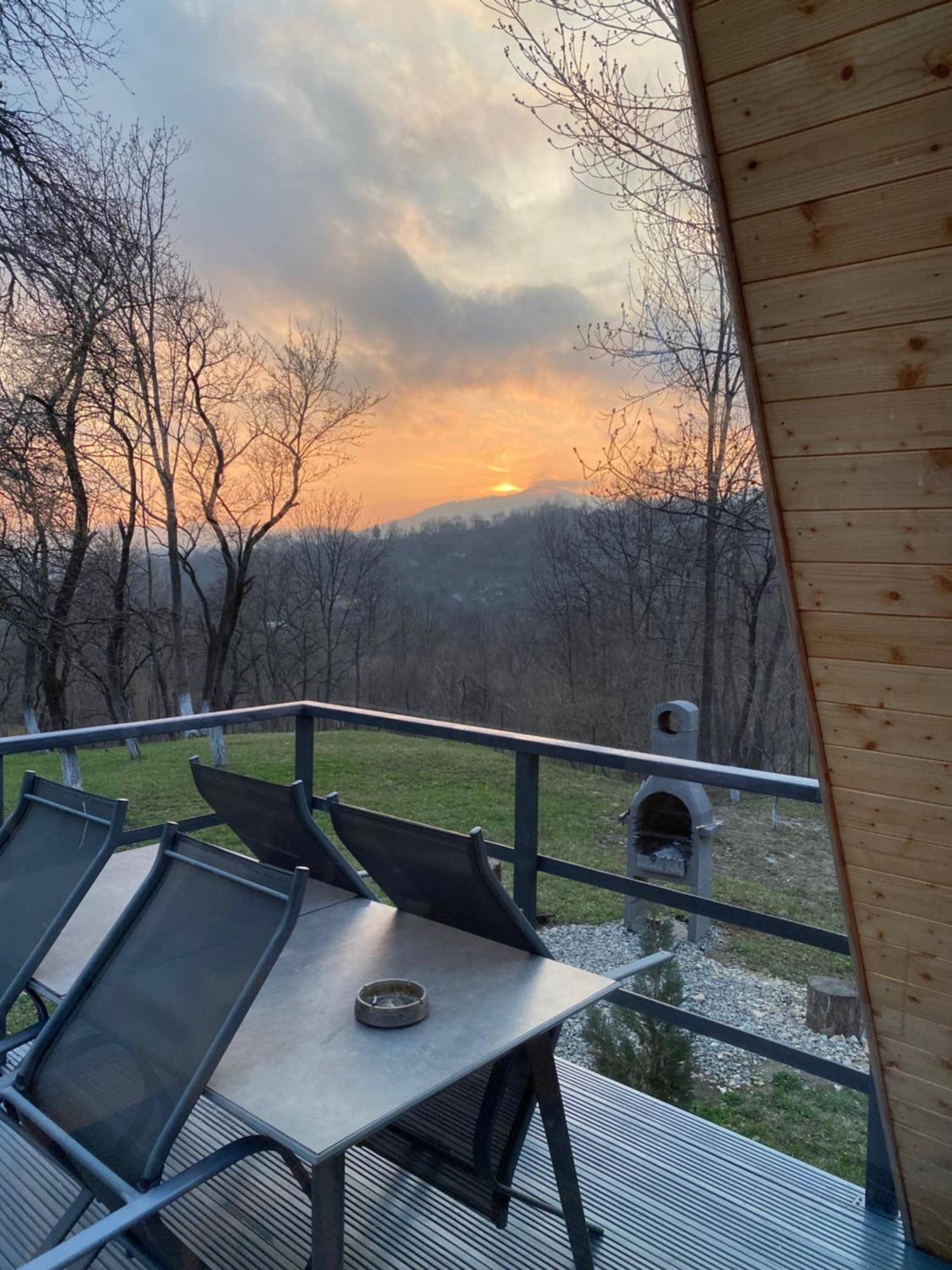 Casutele Din Poienita Villa Comarnic Bagian luar foto