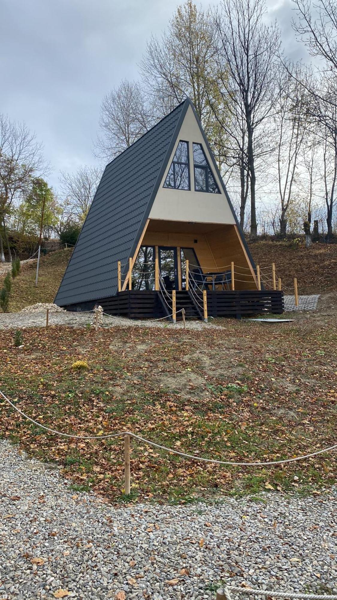 Casutele Din Poienita Villa Comarnic Bagian luar foto